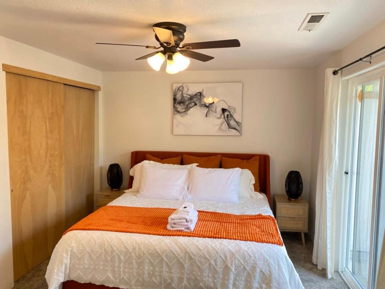 Hot Tub! King Bed-Firepitt-Near Airport& Freeway Villa Medford Ngoại thất bức ảnh