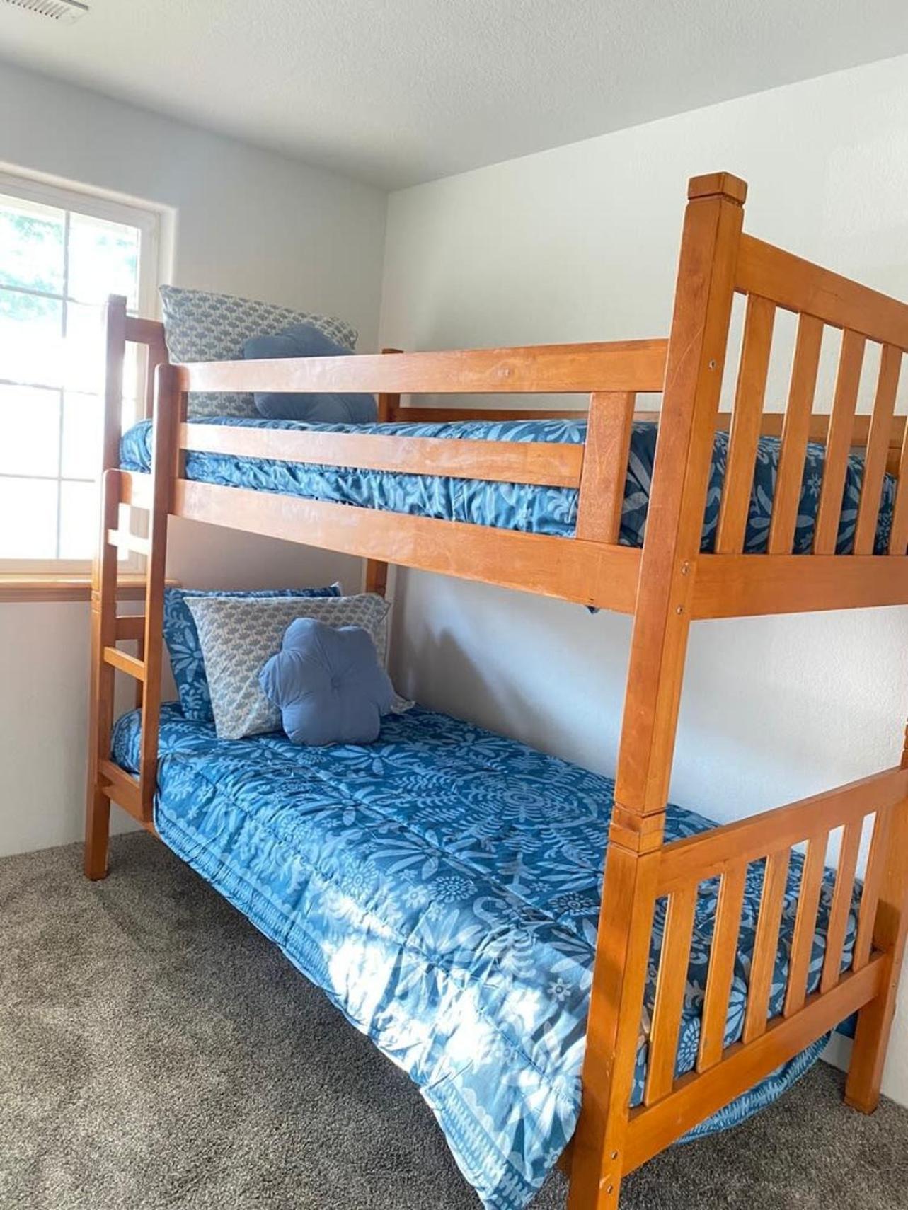 Hot Tub! King Bed-Firepitt-Near Airport& Freeway Villa Medford Ngoại thất bức ảnh