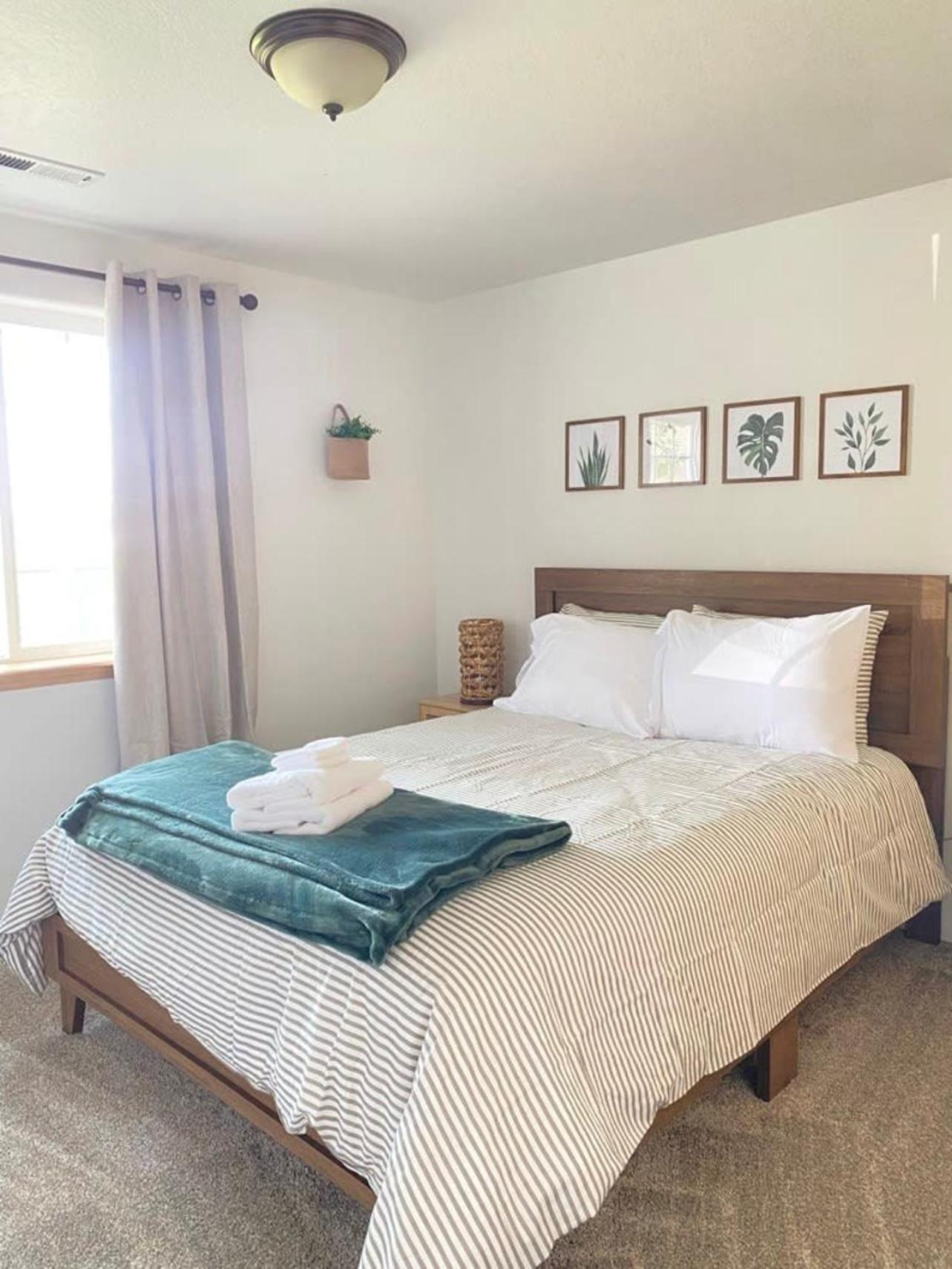 Hot Tub! King Bed-Firepitt-Near Airport& Freeway Villa Medford Ngoại thất bức ảnh
